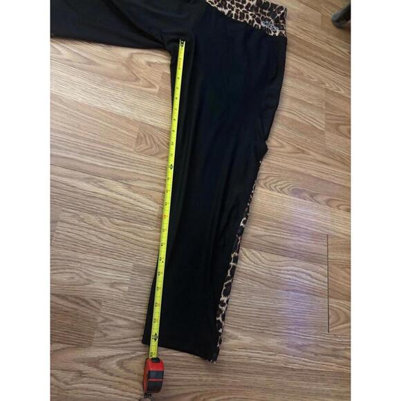 Bebe Sport Leopard Capri Leggings Size 1X - Picture 4 of 7
